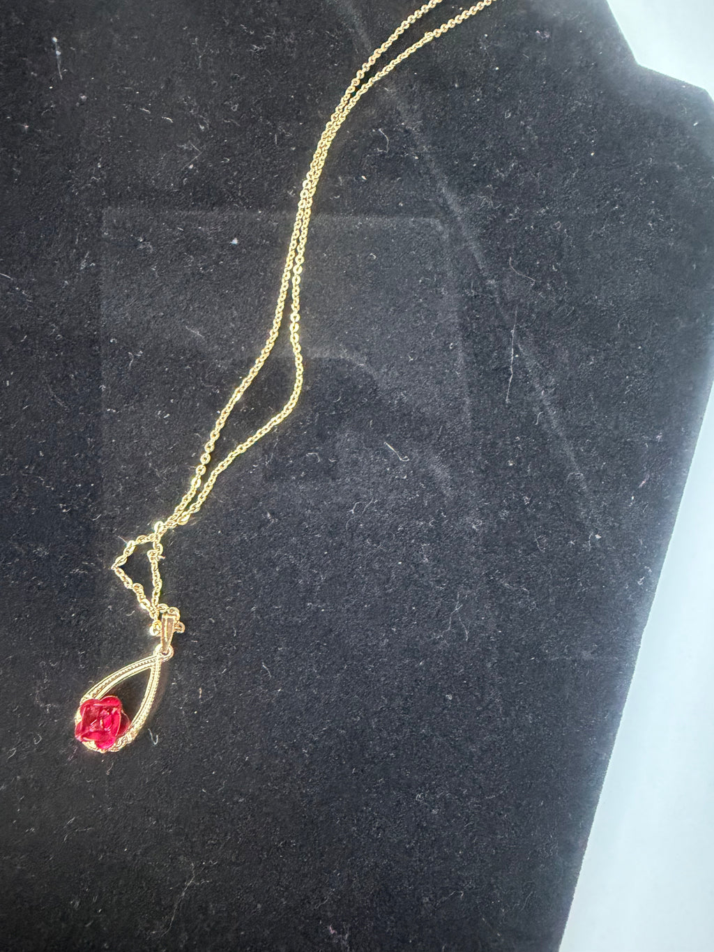 Rose pendent necklace