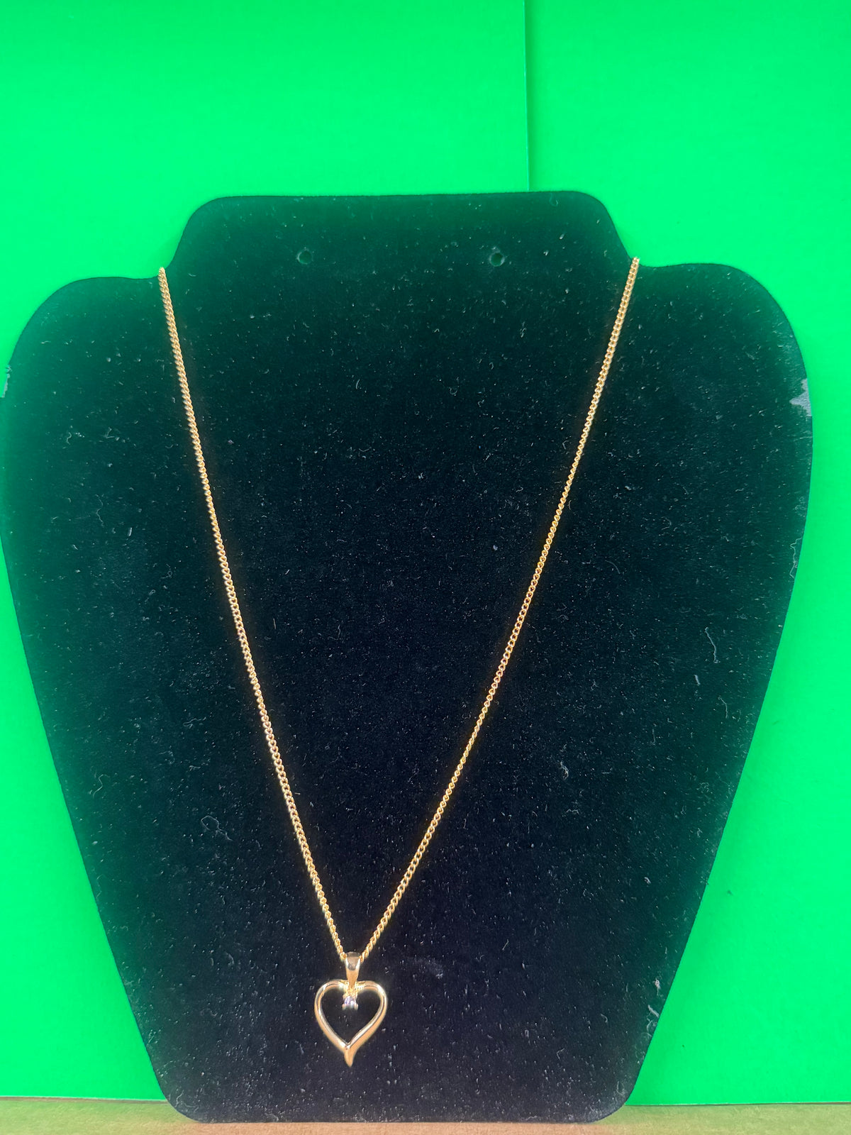 Heart necklace with stone