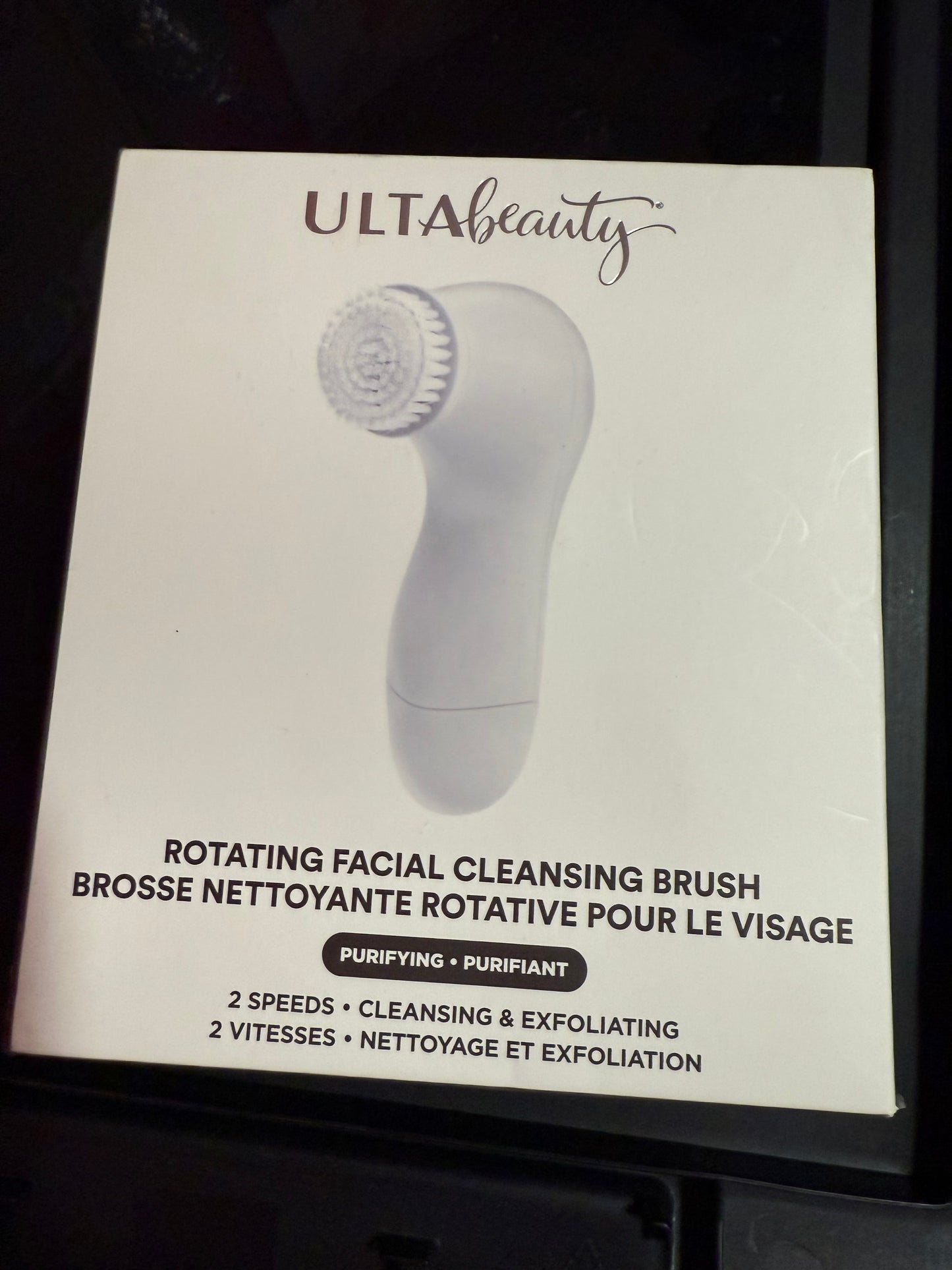 Facial cleansing brush