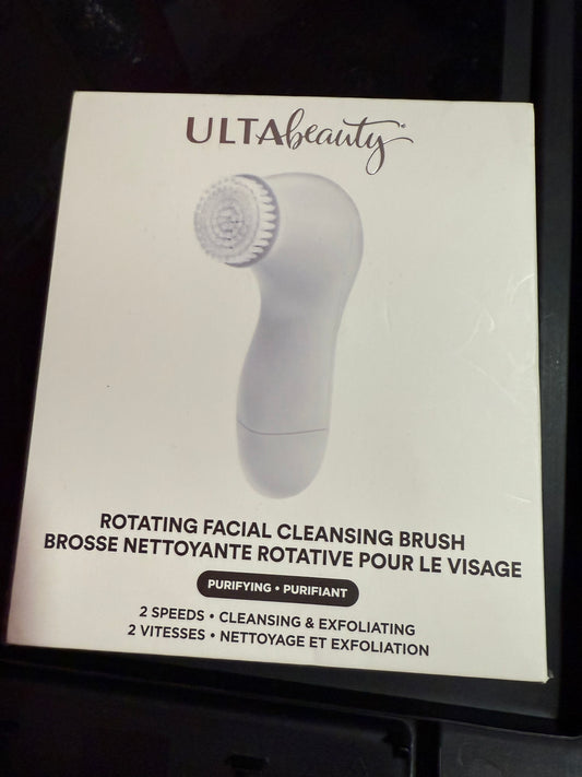 Facial cleansing brush